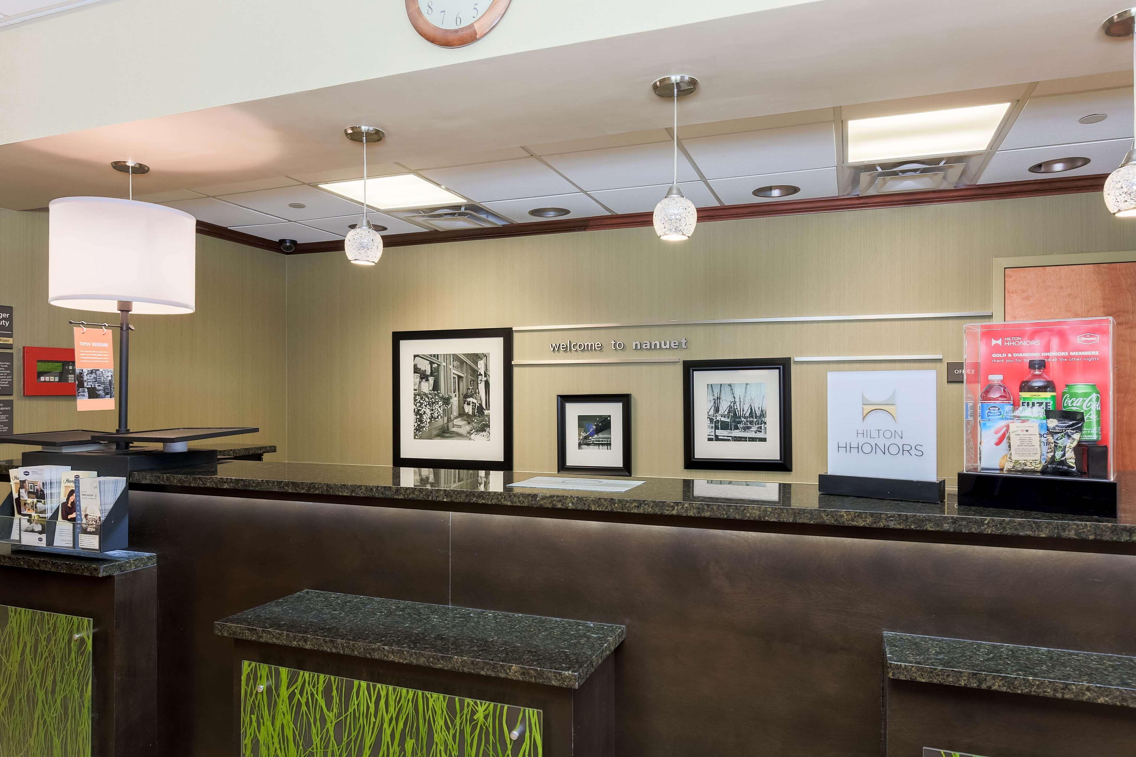 Hampton Inn Нанует Екстериор снимка