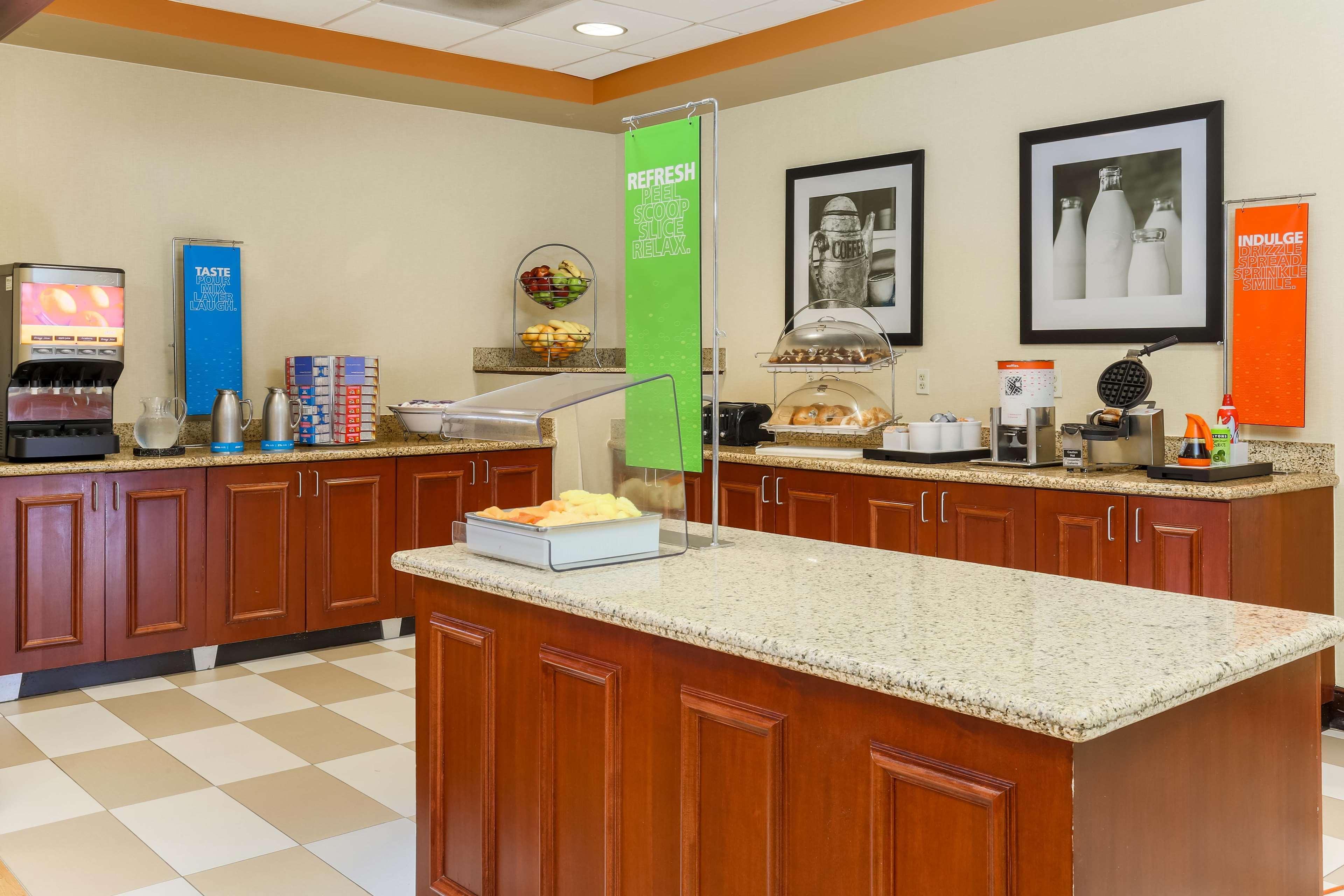 Hampton Inn Нанует Екстериор снимка