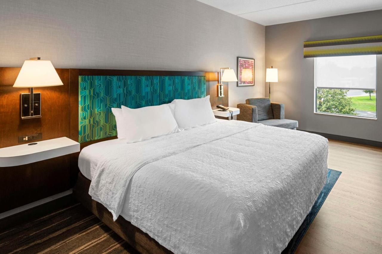 Hampton Inn Нанует Екстериор снимка