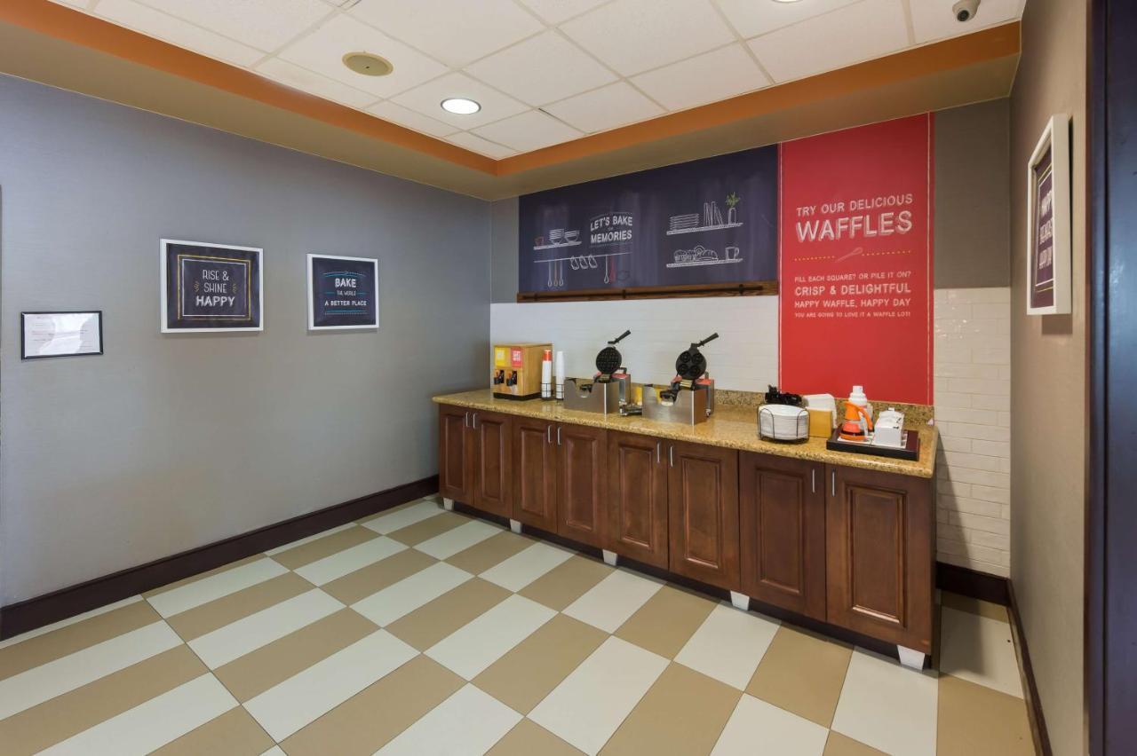 Hampton Inn Нанует Екстериор снимка