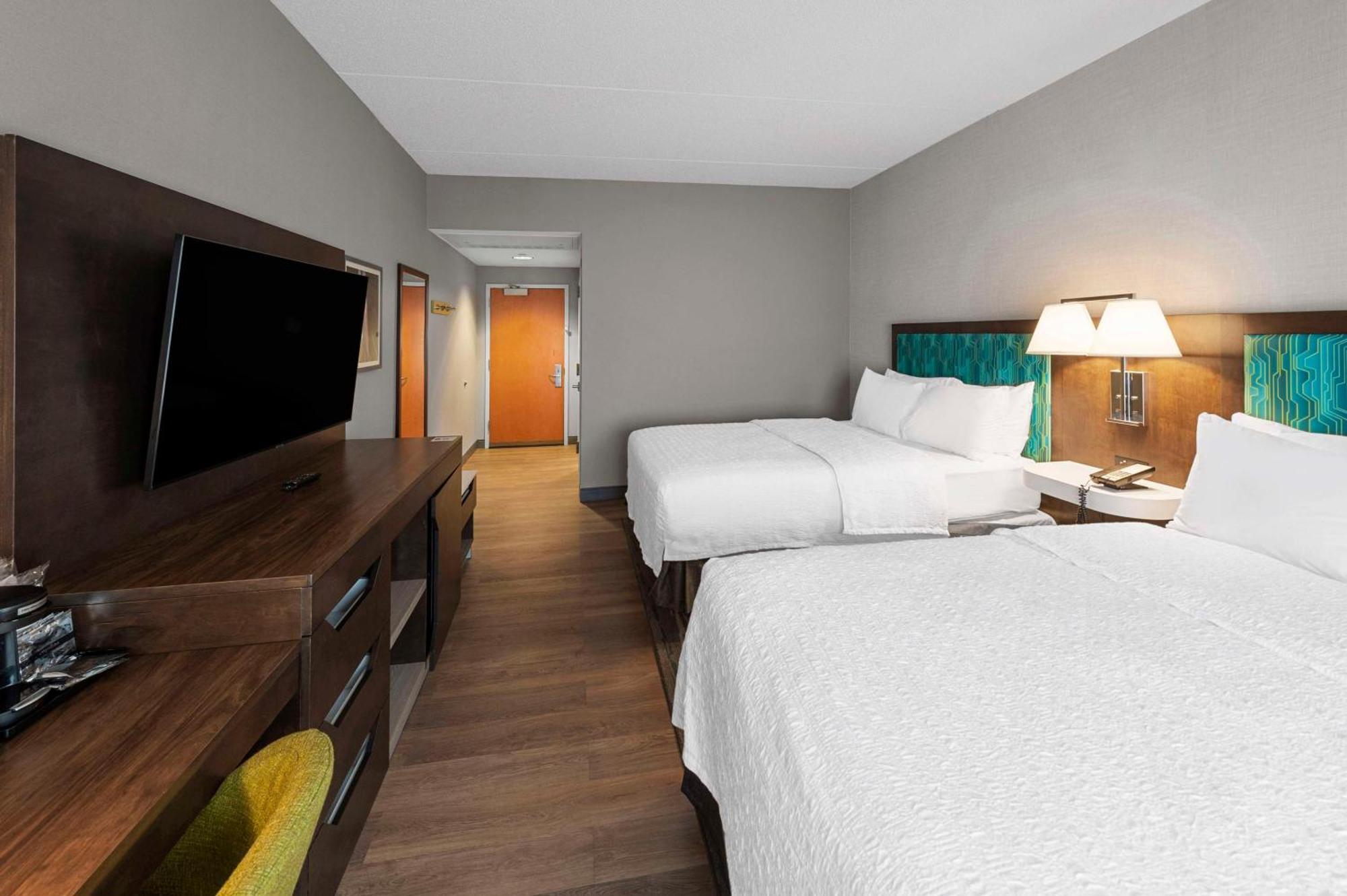 Hampton Inn Нанует Екстериор снимка