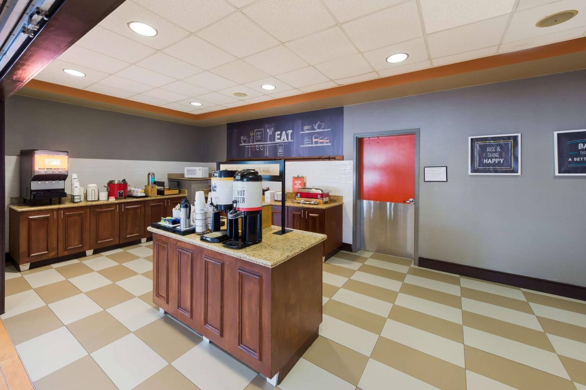 Hampton Inn Нанует Екстериор снимка