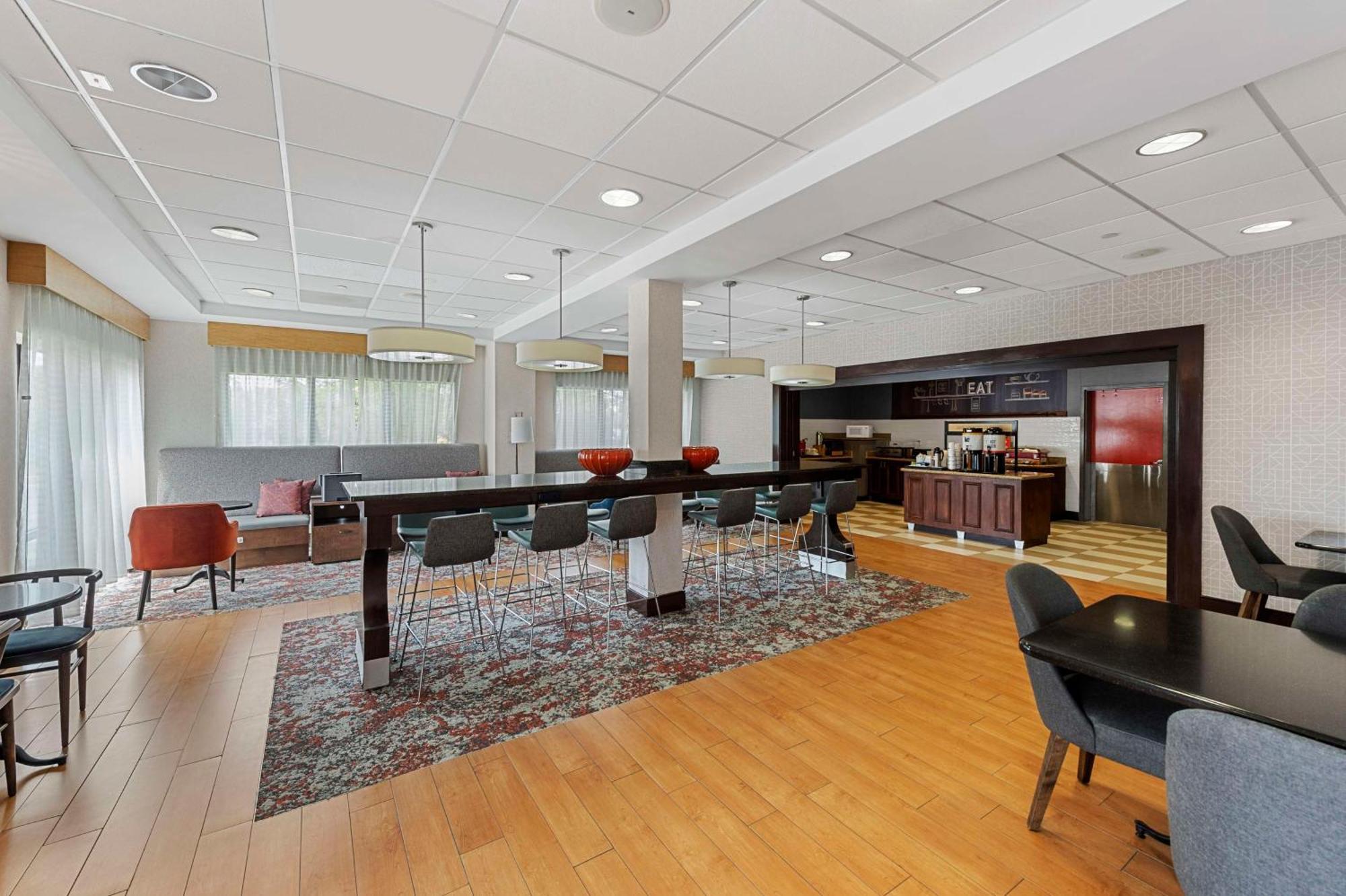 Hampton Inn Нанует Екстериор снимка